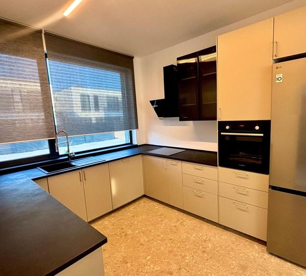Casă cu 4 camere cu Teren 300 Mp în Tunari