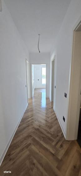Apartament cu 3 camere în Tractorul