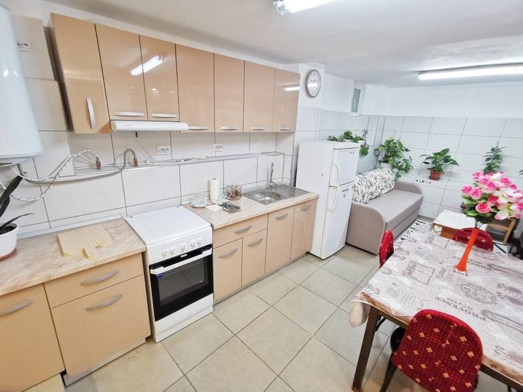 Apartament cu 2 camere semidecomandat, mobilat în Calea Călărașilor