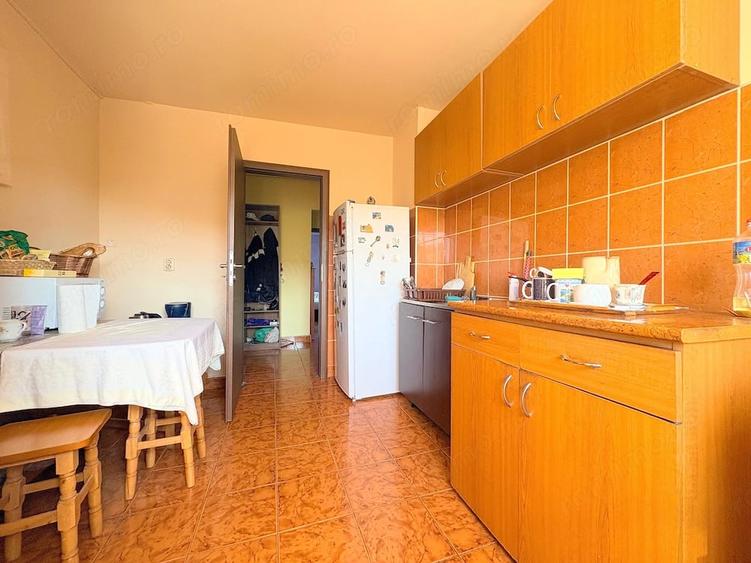 Apartament cu 3 camere decomandat în Aradului