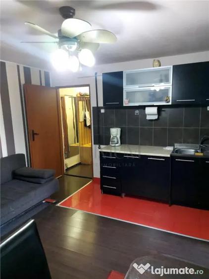 Apartament cu 3 camere decomandat, mobilat în Dâmbovița