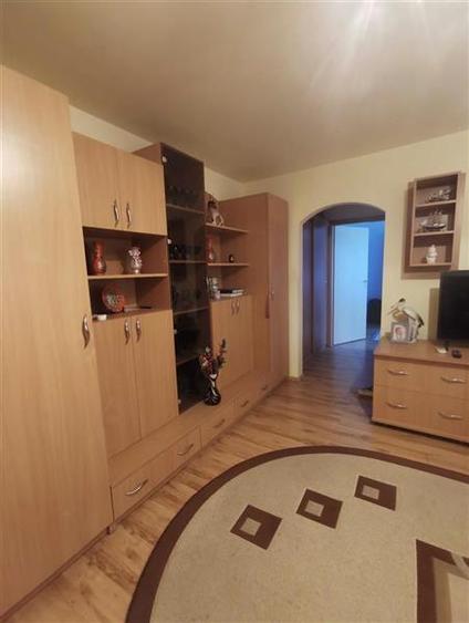 Apartament cu 2 camere semidecomandat în Buziașului
