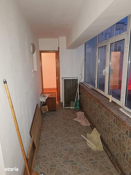 Apartament cu 4 camere decomandat în Est