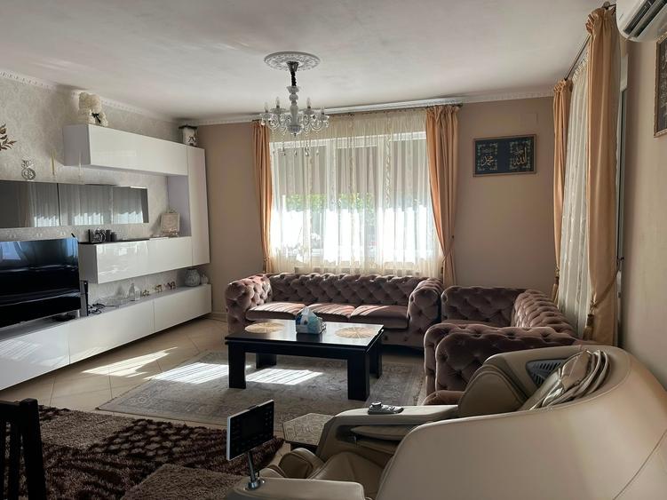 Casă individuală cu 7 camere cu Canalizare în Urseni