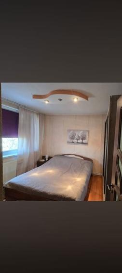 Apartament cu 3 camere decomandat în Est