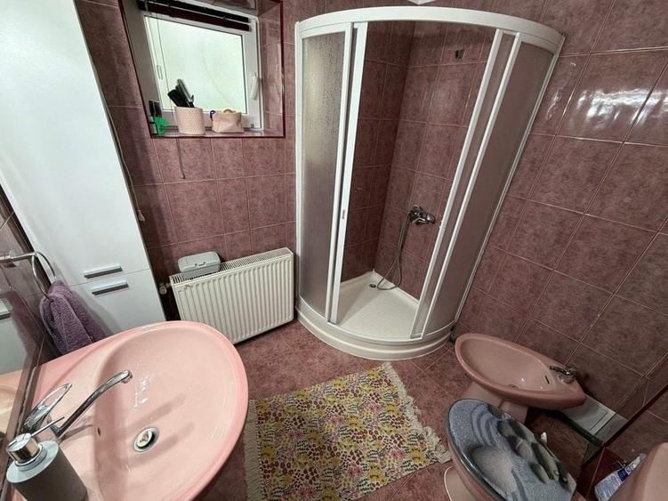 Casă cu 4 camere în Lipovei