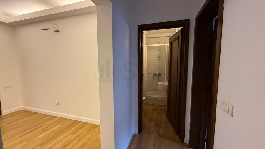 Apartament cu 3 camere semidecomandat, mobilat în Primăverii