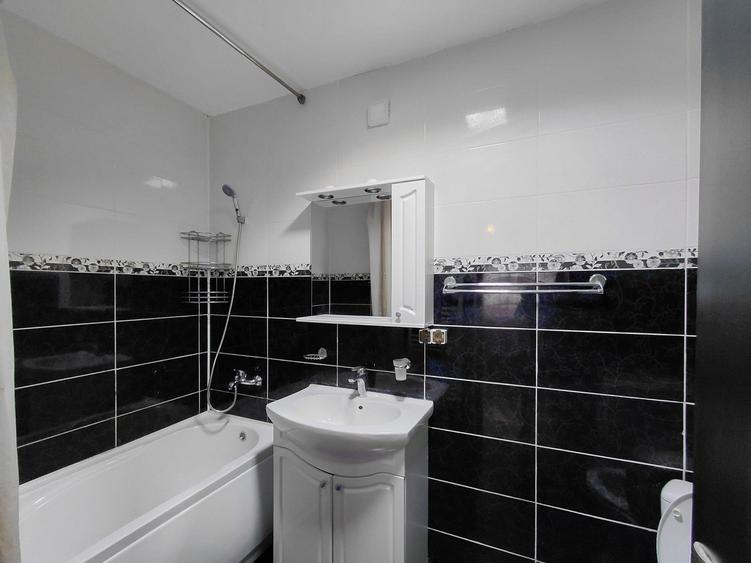 Apartament cu 3 camere semidecomandat în Florești