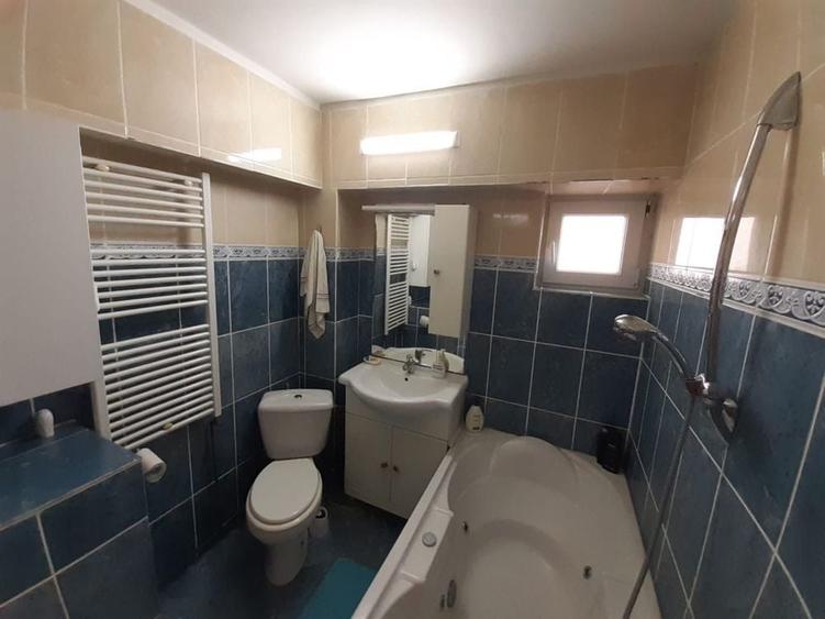 Apartament cu 3 camere decomandat în Brazda lui Novac