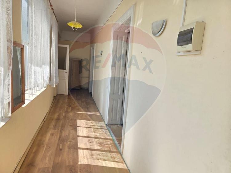 Casă cu 5 camere cu Teren 1010 Mp în Ultracentral