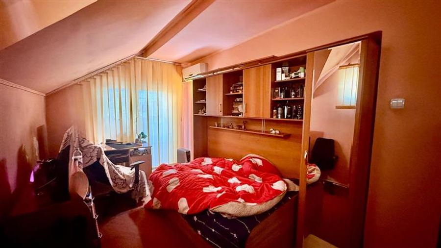 Casă cu 8 camere cu Teren 250 Mp în Păcurari
