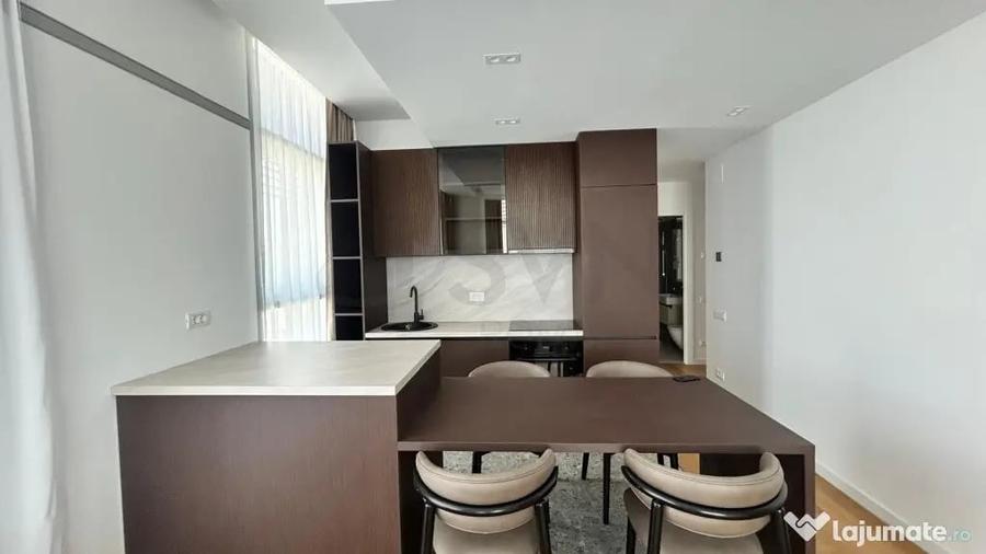 Apartament cu 3 camere semidecomandat în Floreasca