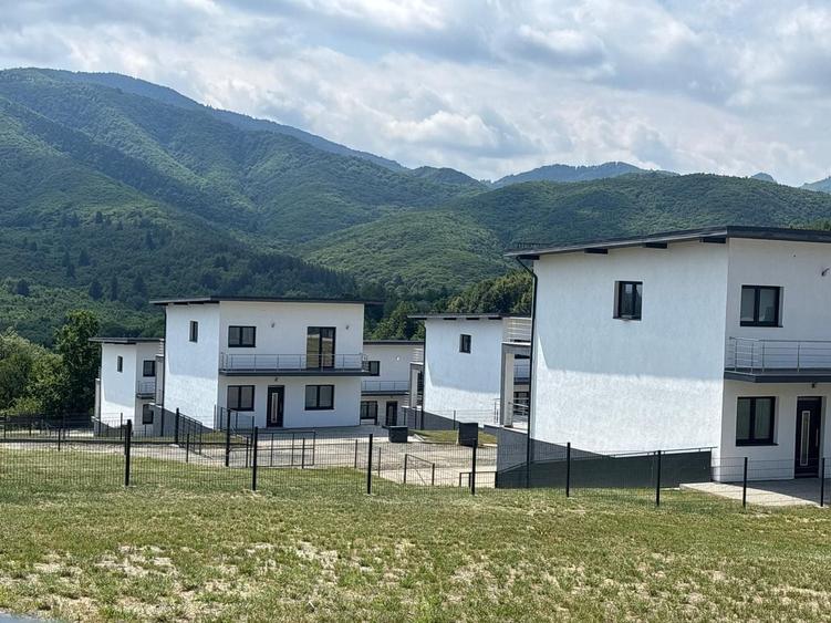 Casă individuală cu 5 camere cu Canalizare în Cisnădioara