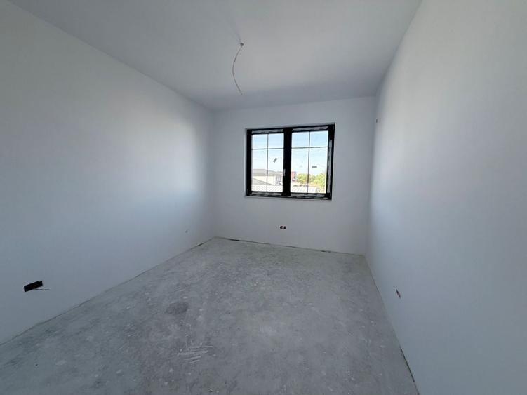 Duplex cu 5 camere cu Canalizare în Buziașului