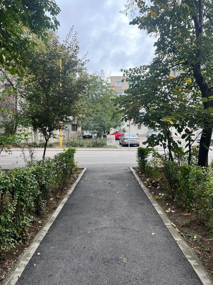 Apartament cu 3 camere decomandat în CET