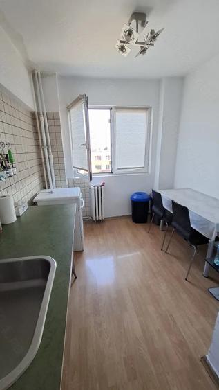 Apartament cu 3 camere decomandat în Alexandriei