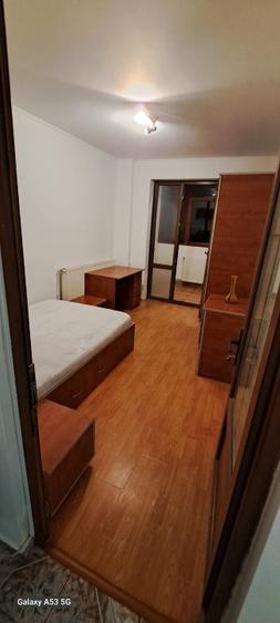 Apartament cu 4 camere decomandat în Rahova