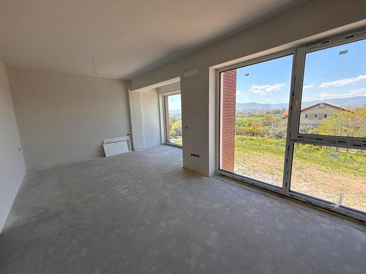 Duplex cu 4 camere cu Canalizare în Gușterița
