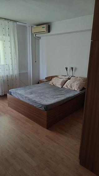 Apartament cu 3 camere decomandat în Tei