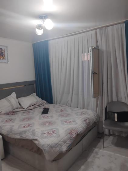 Apartament cu 3 camere decomandat, mobilat în Dacia