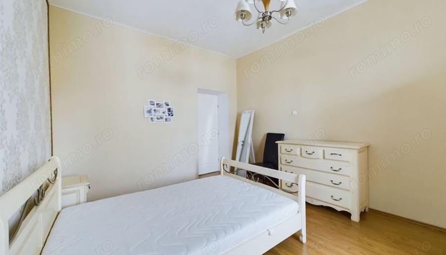 Apartament cu 3 camere decomandat în Medicină