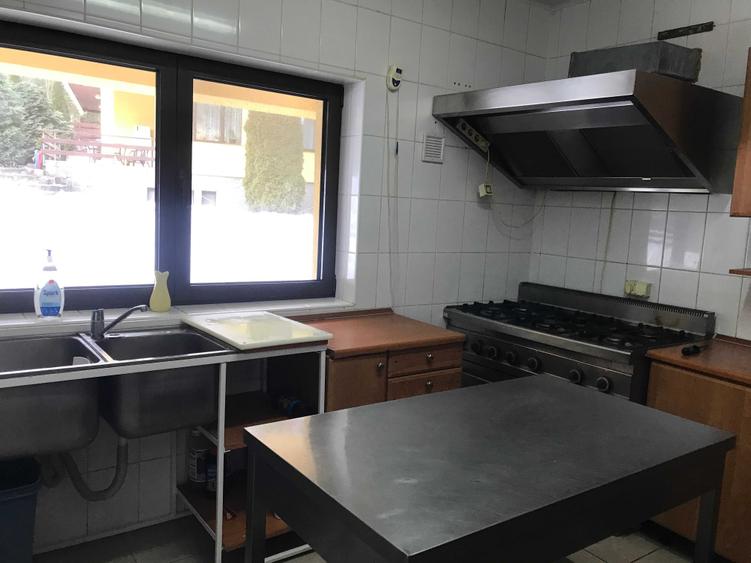 Casă cu 4 camere cu Teren 1000 Mp în Central