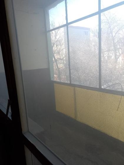 Apartament cu 3 camere semidecomandat în Rahova