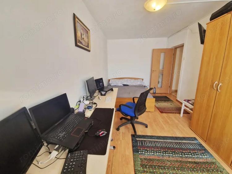 Apartament cu 4 camere decomandat, mobilat în Central