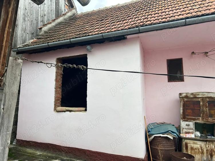 Casă cu 4 camere în Central