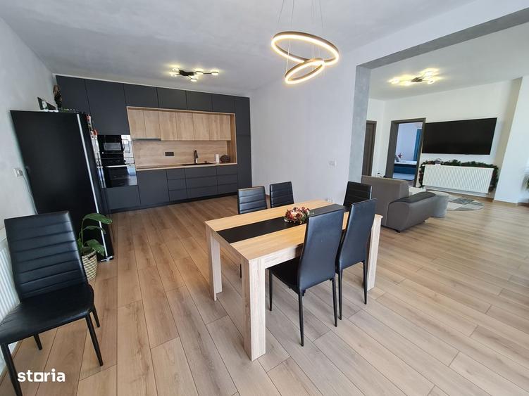 Casă cu 4 camere decomandat în Central