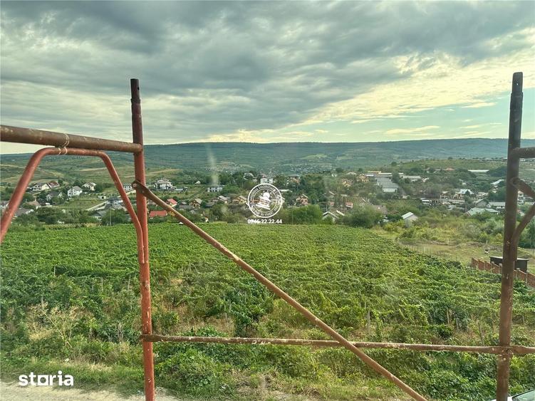 Casă cu 5 camere cu Teren 400 Mp în Tomești