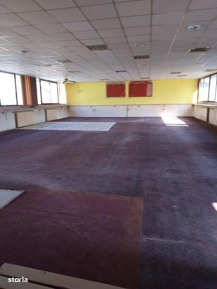 Spațiu comercial, de 650 mp, în Traian