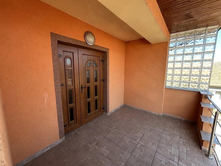 Casă cu 4 camere cu Teren 1812 Mp în Central