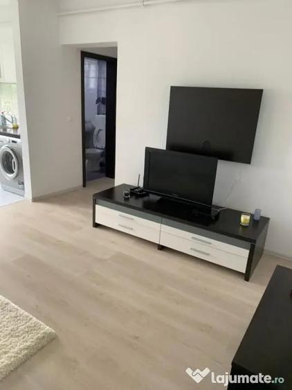 Apartament cu 3 camere decomandat în Aeroport
