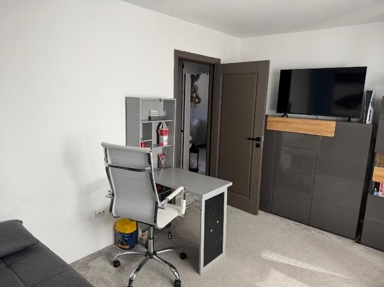 Apartament cu 3 camere decomandat, mobilat în Central