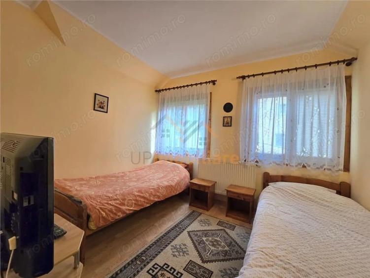 Casă cu 6 camere cu Teren 1761 Mp în Izlaz