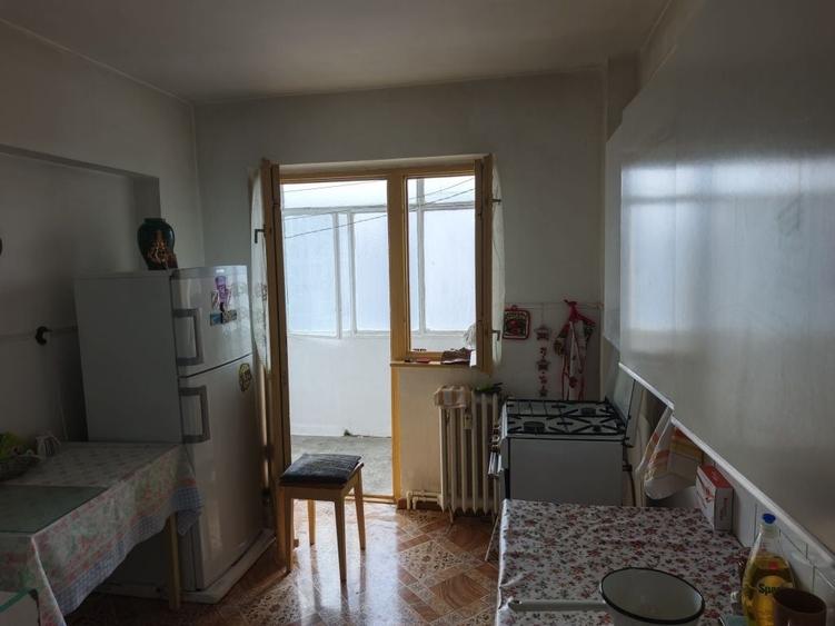 Apartament cu 3 camere decomandat în Găvana