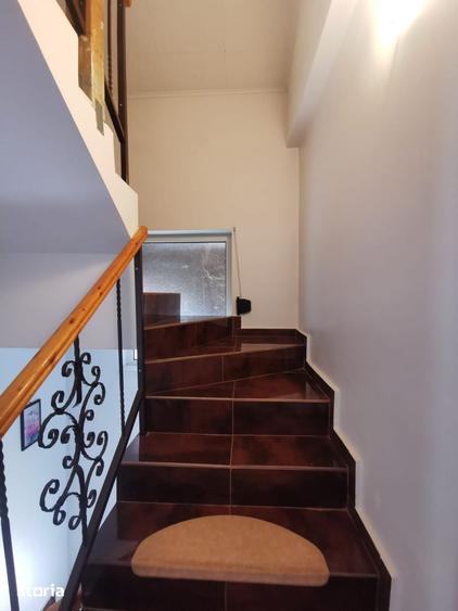 Casă cu 4 camere cu Teren 450 Mp în Central