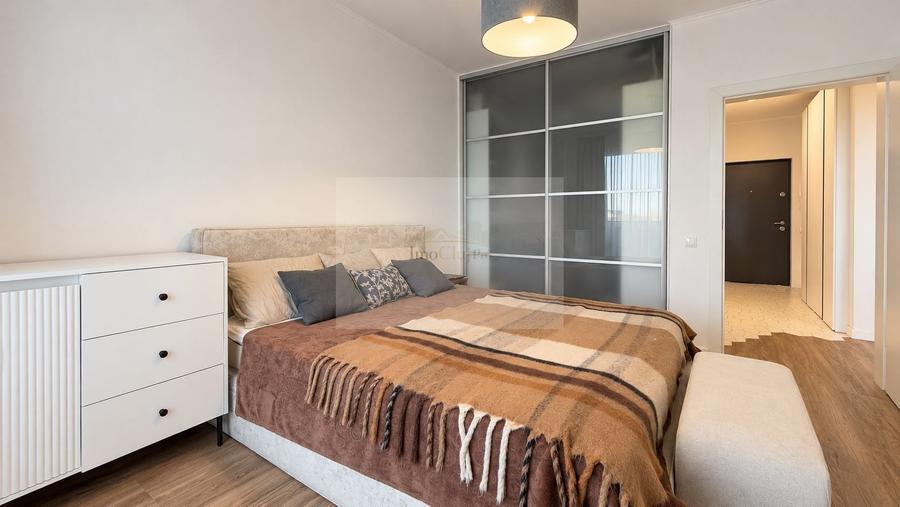 Apartament cu 2 camere semidecomandat, mobilat în Între Lacuri