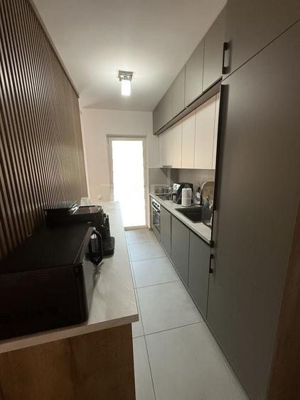 Apartament cu 3 camere semidecomandat, mobilat în Florești