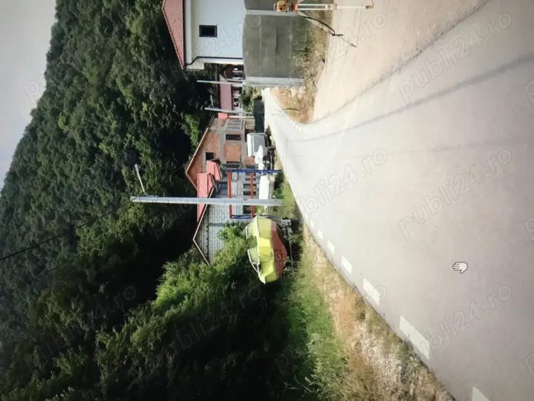Teren de 3000 mp, în Dubova