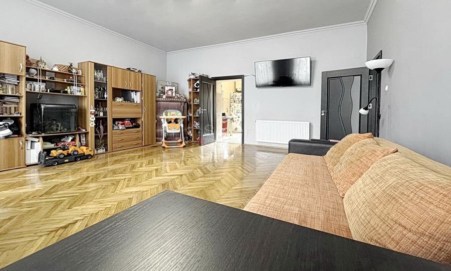 Apartament cu 2 camere semidecomandat, mobilat în Brașovul Vechi