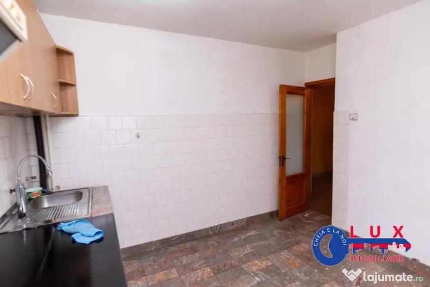 Apartament cu 2 camere decomandat în Dallas