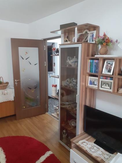 Apartament cu 3 camere decomandat în Coman