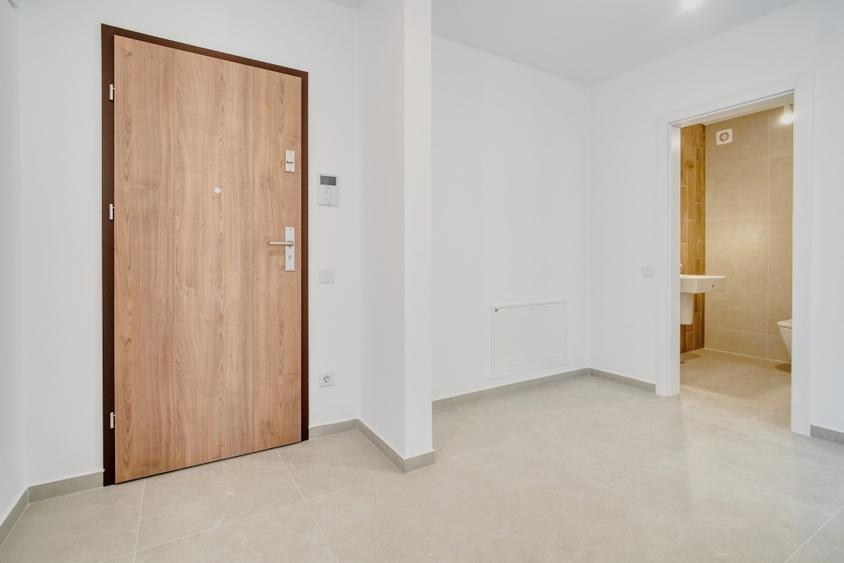Apartament cu 2 camere decomandat în Tractorul