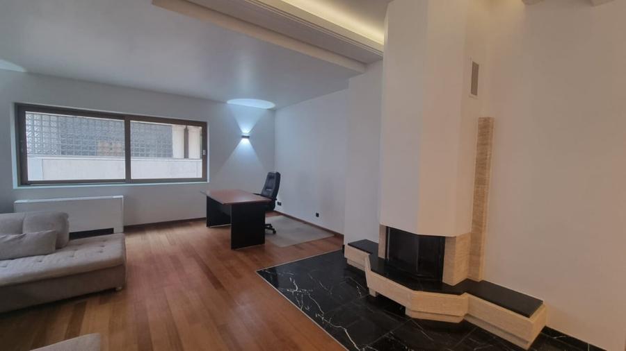 Apartament cu 5 camere decomandat, mobilat în Primăverii