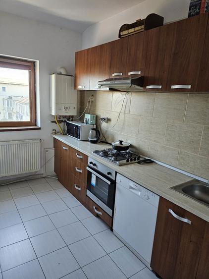 Apartament cu 3 camere decomandat în Soarelui