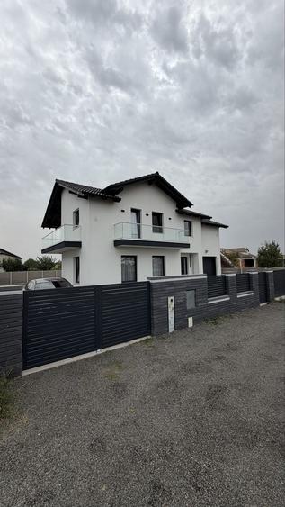Casă cu 3 camere cu Teren 600 Mp în Săcălaz