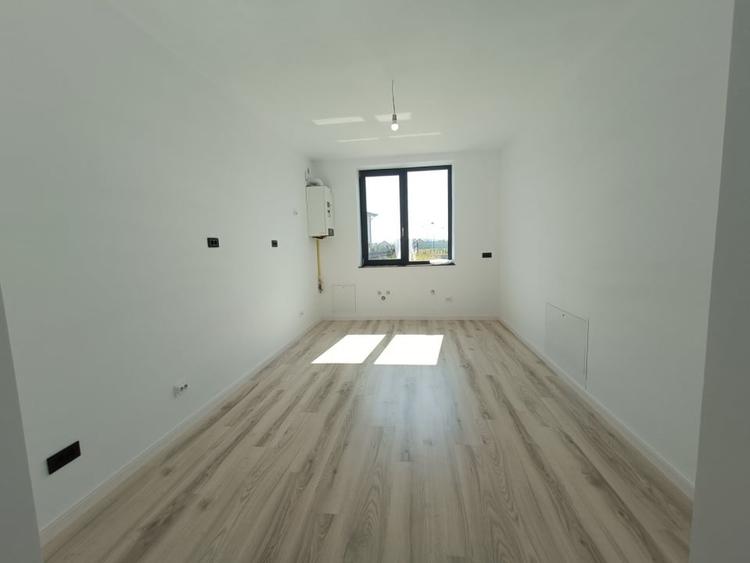Duplex cu 4 camere cu Canalizare în Popas Păcurari