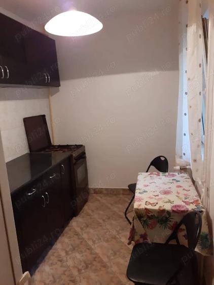 Garsonieră decomandată în Girocului